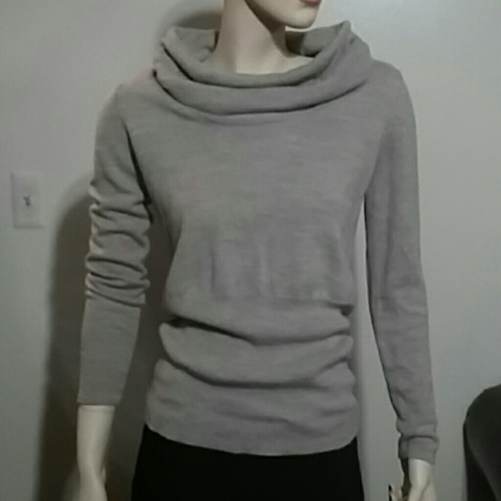 "Daisy Fuentes" sweater top